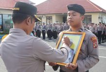 Terjerat Narkoba, Oknum Reskrim Polsek Sidemen Dipecat Tidak Dengan Hormat pecat