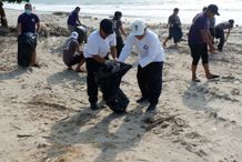 Jaga Keindahan Pantai Jimbaran Bersama FOX Jimbaran Melalui Aksi Bersih-bersih Pantai Jaga Keindahan Pantai Jimbaran Bersama FOX Jimbaran Melalui Aksi Bersih-Bersih Pantai