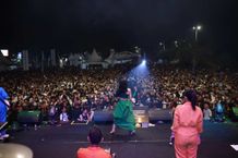 Pecah! 17.518 Wisatawan Nikmati Malam Pergantian Tahun Bersama Mandiri Festival Mandalika Seru di Kuta Beach Park Tahun baru 2025