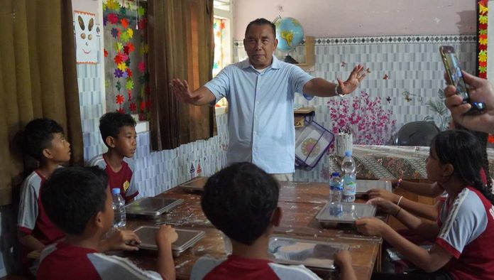 makan siang gratis makan siang gratis