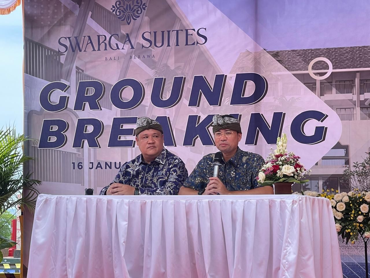 Abhi Gurung, Executive Director of Marclan International (kiri) dan Angkola Ogessardo Siregar, Direktur Utama PT Alam Bali Sejahtera - Swarga Suites Bali Berawa (kanan)