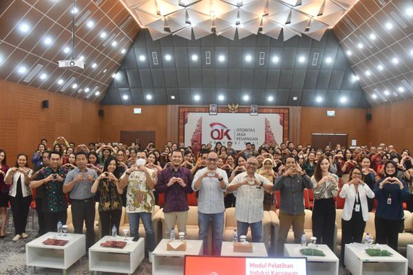 OJK Bali Dorong Penguatan SDM BPR untuk Wujudkan Industri Keuangan yang Tangguh dan Berdaya Saing OJK Bali Dorong Penguatan SDM BPR untuk Wujudkan Industri Keuangan yang Tangguh dan Berdaya Saing