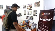 Bawaslu Buleleng Tampilkan Hasil Pengawasan Pilkada Lewat Pameran Foto dan Buku Bawaslu