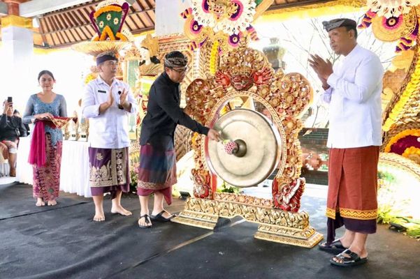 Bulan Bahasa Bali