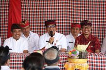 Bupati Tabanan Hadiri Ngaben Kelompok Pitra Yadnya Karang Werdi Kutuh Kelod Bupati Tabanan Hadiri Ngaben Kelompok Pitra Yadnya Karang Werdi Kutuh Kelod, Samsam, Kerambitan