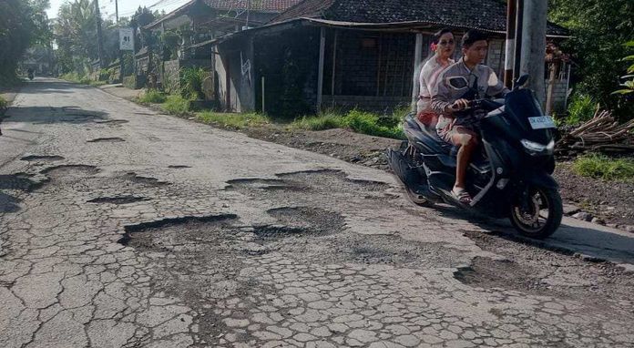 Jalan Rusak