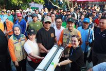 Kerja Bakti Kemensos di Kawasan Mangrove, Wawali Arya Wibawa Dukung Kolaborasi Atasi Masalah Sampah Kerja Bakti di Mangrove