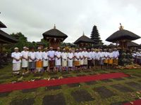 Mejaya-Jaya di Besakih, Koster Ajak Kepala Daerah Bersatu Dukung Haluan Pembangunan Bali 100 Tahun Mejaya Jaya