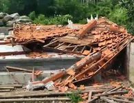 Balai Pesandekan Krematorium di Desa Pidpid Roboh Lagi, Kualitas Proyek Dipertanyakan Roboh