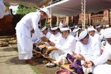 Pemkot Denpasar Gelar Bakthi Rahina Saraswati di Pura Agung Jagatnatha Saraswati