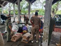 Satpol PP Tegur Warga Taruh Rongsokan di Terminal Penarukan Satpol PP Kabupaten Buleleng