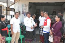 Sekda Alit Wiradana Tinjau Langsung Proses Distribusi Gas LPG 3 Kg Kepada Masyarakat, Pertamina Pastikan Tidak Ada Kendala Pasokan distribusi Gas LPG 3 Kg