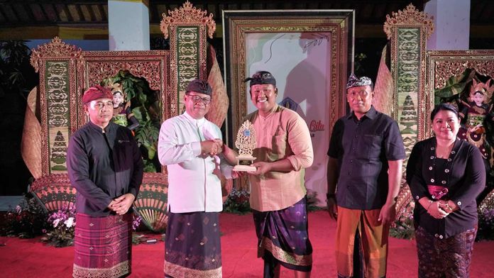 UDG dan Bulan Bahasa Bali UDG dan Bulan Bahasa Bali