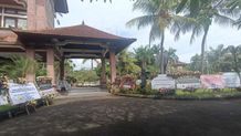 Tidak Hanya Karangan Bunga, Bupati dan Wakil Bupati Jembrana Dikirimi Bibit Tanaman Usai Dilantik Bupati dan Wakil Bupati Jembrana