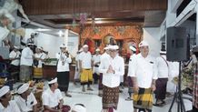 Wawali Arya Wibawa Hadiri Karya Pujawali Lan Pemlaspasan Banjar Padangsumbu Tengah Karya Pujawali Lan Pemlaspasan