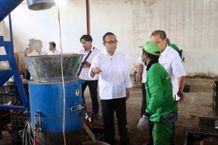 Jadikan Pengolahan Sampah Berbasis Masyarakat, Wali Kota Jaya Negara Tinjau PDU Padangsambian Denpasar PDU Padangsambian Kaja