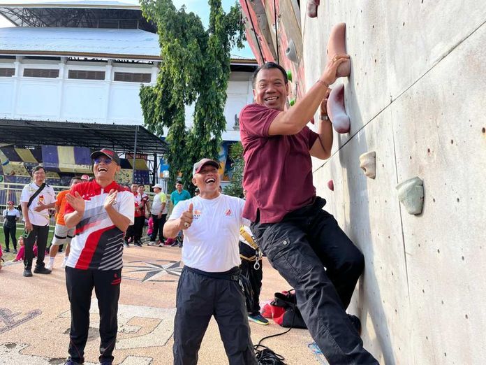 Sarana Panjat Tebing Sarana Panjat Tebing