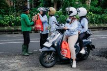 Rayakan Hari Valentine, Pengguna Honda Scoopy dan PCX Bali Bagikan 100 Paket Sembako untuk Petugas Kebersihan sembako