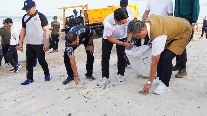 Aksi Bersih Pantai
