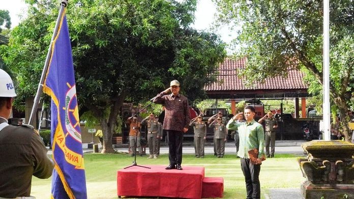 Pol PP dan Satlinmas Pol PP dan Satlinmas