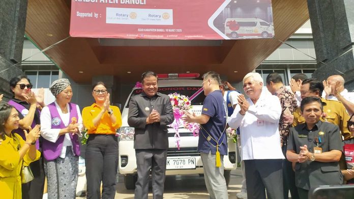 Bupati Sedana Arta Terima Bantuan Mobil Donor Darah untuk PMI Bangli