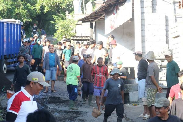 BaliPortalNews_ Jalan Rusak Jalan Rusak