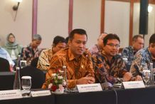 Kunjungan Kerja Spesifik Komisi XII DPR RI, PLN Nyatakan Kesiapannya Kawal Kelistrikan Idul Fitri 2025 General Manager PT PLN (Persero) Unit Induk Distribusi (UID) Bali Eric Rossi Priyo Nugroho (kiri) menyampaikan kondisi dan kesiapan PLN dalam menyambut Hari Nyepi dan ramadan di hadapan anggota komisi XII DPR RI