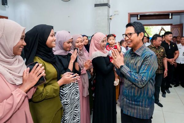 BaliPortalNews_ Penyerahan Bantuan (3) Penyerahan Bantuan