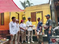 Nestapa Wayan Wage, Rumah Hancur Diterjang Pohon Tumbang, Kini Terpaksa Mengungsi Rumah Rusak