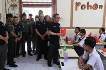 Wali Kota Jaya Negara Tinjau Pelaksanaan Program Makan Bergizi Gratis di SMPN 1 Denpasar Program Makan Bergizi Gratis