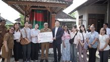 Wali Kota Jaya Negara Serahkan Bantuan Rumah Layak Huni di Desa Peguyangan Kaja Bantuan Rumah Layak Huni