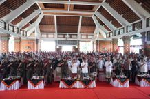 Di Depan Ratusan Bendesa Se-Tabanan, Gubernur Koster Komitmen akan Tata Kawasan Danau Beratan Gubernur Koster