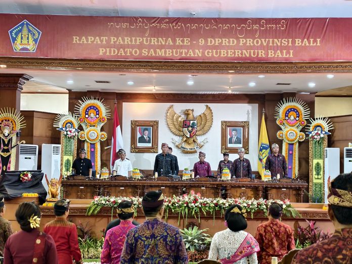 Dewan Perwakilan Rakyat Daerah (DPRD) Provinsi Bali menggelar Rapat Paripurna ke-9 Masa Persidangan II Tahun Sidang 2024-2025 di Ruang Sidang Utama DPRD Provinsi Bali, Denpasar, Selasa, 4 Maret 2025.