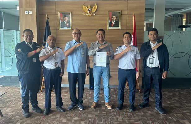 Resmi menerima Air Operator Certificate (AOC) dari Direktorat Jenderal Perhubungan Udara, Fly Bali kini menjadi operator helikopter yang siap memenuhi berbagai kebutuhan industri Resmi menerima Air Operator Certificate (AOC) dari Direktorat Jenderal Perhubungan Udara, Fly Bali kini menjadi operator helikopter yang siap memenuhi berbagai kebutuhan industri