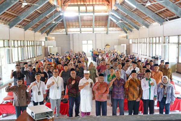 Gandeng Pemangku Kepentingan, OJK Bali Gelar GERAK Syariah 2025 di Buleleng Gandeng Pemangku Kepentingan, OJK Bali Gelar GERAK Syariah 2025 di Buleleng