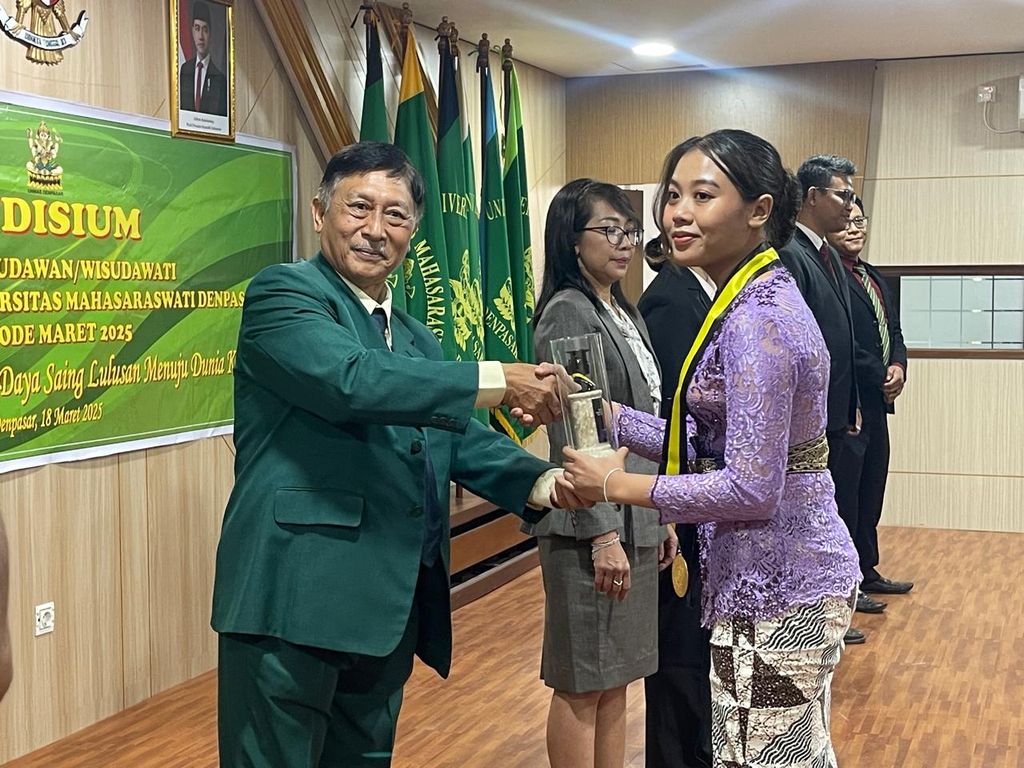 Salah satu lulusan terbaik Fakultas Teknik (FT) Universitas Mahasaraswati (Unmas) Denpasar