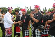 Bupati Sutjidra Harapkan Semua Masyarakat Bisa Melaksanakan Hari Raya Dengan Aman dan Nyaman Bupati Sutjidra