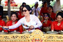 Bhakti Penganyar IBTK Pemerintah Kabupaten Tabanan di Pura Agung Besakih Bhakti Penganyar IBTK