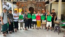 Desa Adat Yangbatu Salurkan Paket Sembako dalam Program Kasukertan Krama Adat Bantuan