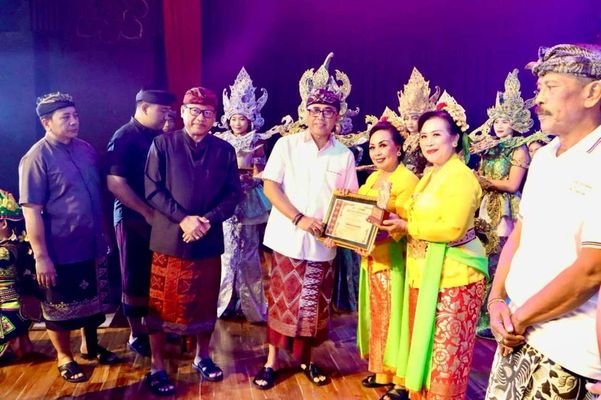 Hari Tari