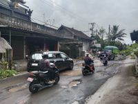 Jalur Selat Rusak Parah Jelang Karya IBTK, Warga Harap Pemerintah Segera Bertindak Jalan Rusak