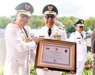 Wali Kota Jaya Negara Terima Penghargaan Prestasi Tingkat Nasional Penyelenggaraan Pemerintahan Daerah dengan Kinerja Tinggi Otonomi