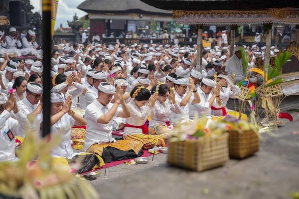 Bhakti Penganyaran ke Pura Agung Besakih