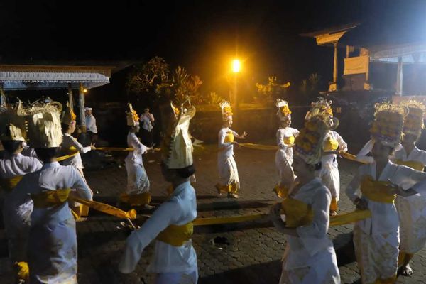 Karya Ida Bhatara Turun Kabeh
