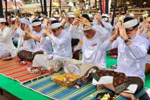 Pemkot Denpasar Ngaturang Bhakti Penganyar Serangkaian Pujawali Ngusaba Kedasa di Pura Ulun Danu Batur Bhakti Penganyar