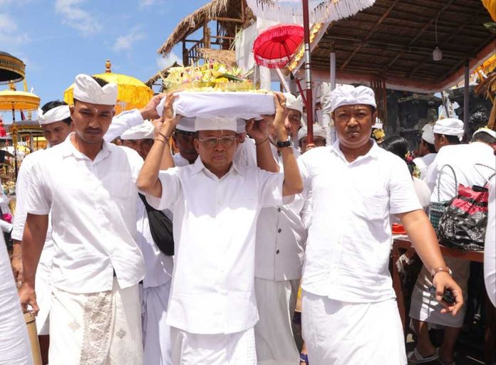 Karya Ida Bhatara Turun Kabeh
