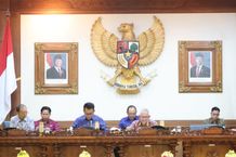 Gubernur Koster Sepakat Revisi Perda Nomor 6 tahun 2023 Terkait PWA, Harap DPRD Ikut Sosialisasi SE Gerakan Bali Bersih Sampah Gerakan Bali Bersih Sampah