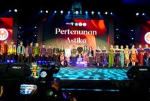 Hadiri Fashion Show Semarapura Festival Ke-7, Putri Koster Dorong Masyarakat Cintai Kain Tenun Tradisional Fashion Show Semarapura Festival ke-7