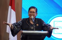 Putri Koster Ajak KCBI Lestarikan Kain Tenun Tradisional Bali Putri Koster