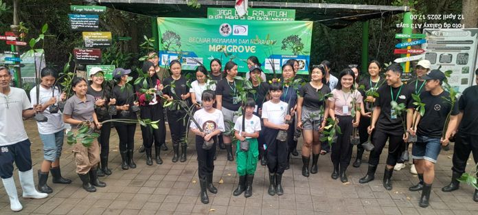 Forum Maritim Bali secara konsisten menggerakkan anak-anak dan remaja untuk mencintai laut dan alam sejak dini melalui program edukatif, inspiratif, dan gratis. Forum Maritim Bali secara konsisten menggerakkan anak-anak dan remaja untuk mencintai laut dan alam sejak dini melalui program edukatif, inspiratif, dan gratis.